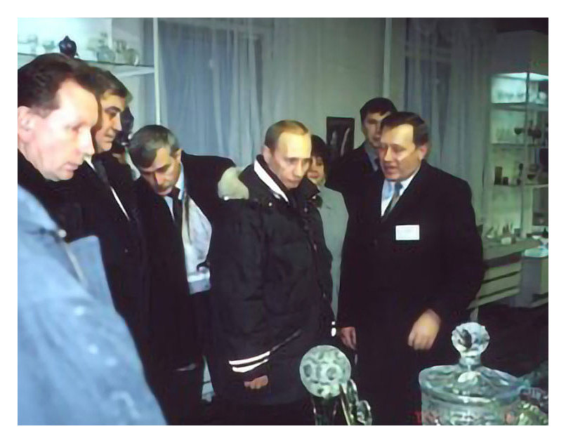 В. Путин посетил Гусевский хрустальный завод